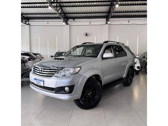 TOYOTA HILUX SW4 3.0 SRV 4X4 16V TURBO INTERCOOLER DIESEL 4P AUTOMÁTICO TOYOTA HILUX SW4 3.0 SRV 4X4 16V TURBO INTERCOOLER DIESEL 4P AUTOMÁTICO